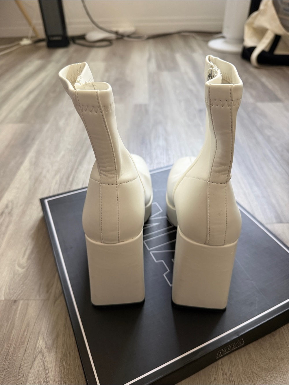 MIA Ilia White Platform Bootie - Picture 3 of 4
